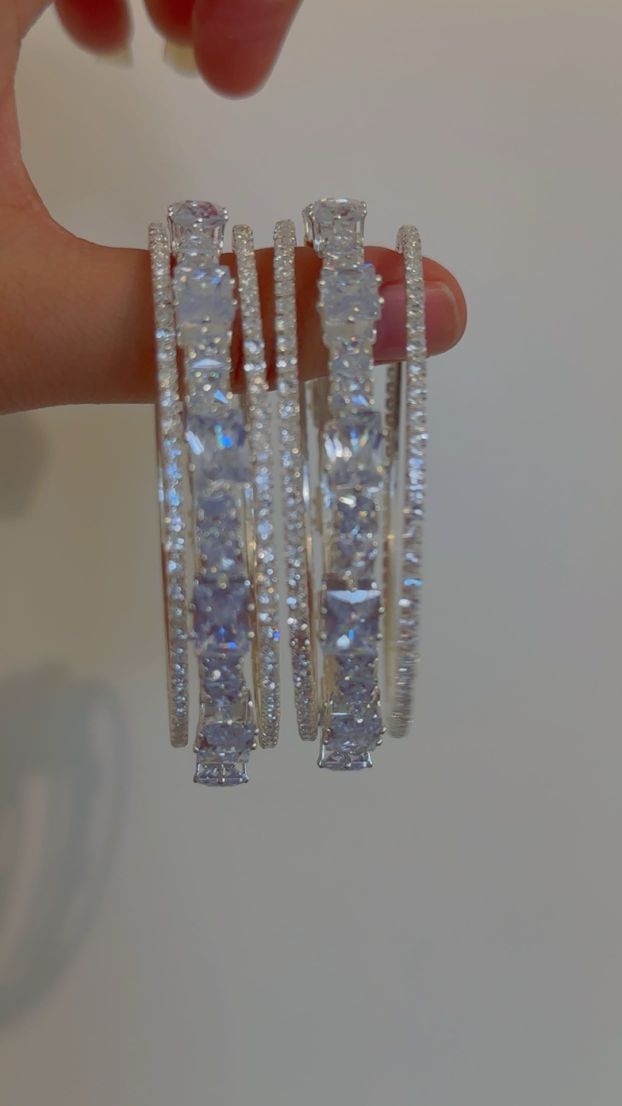 Metal silver bangle of 6