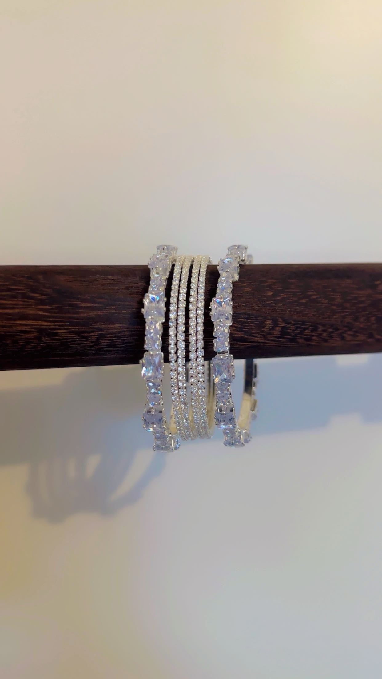 Metal silver bangle of 6