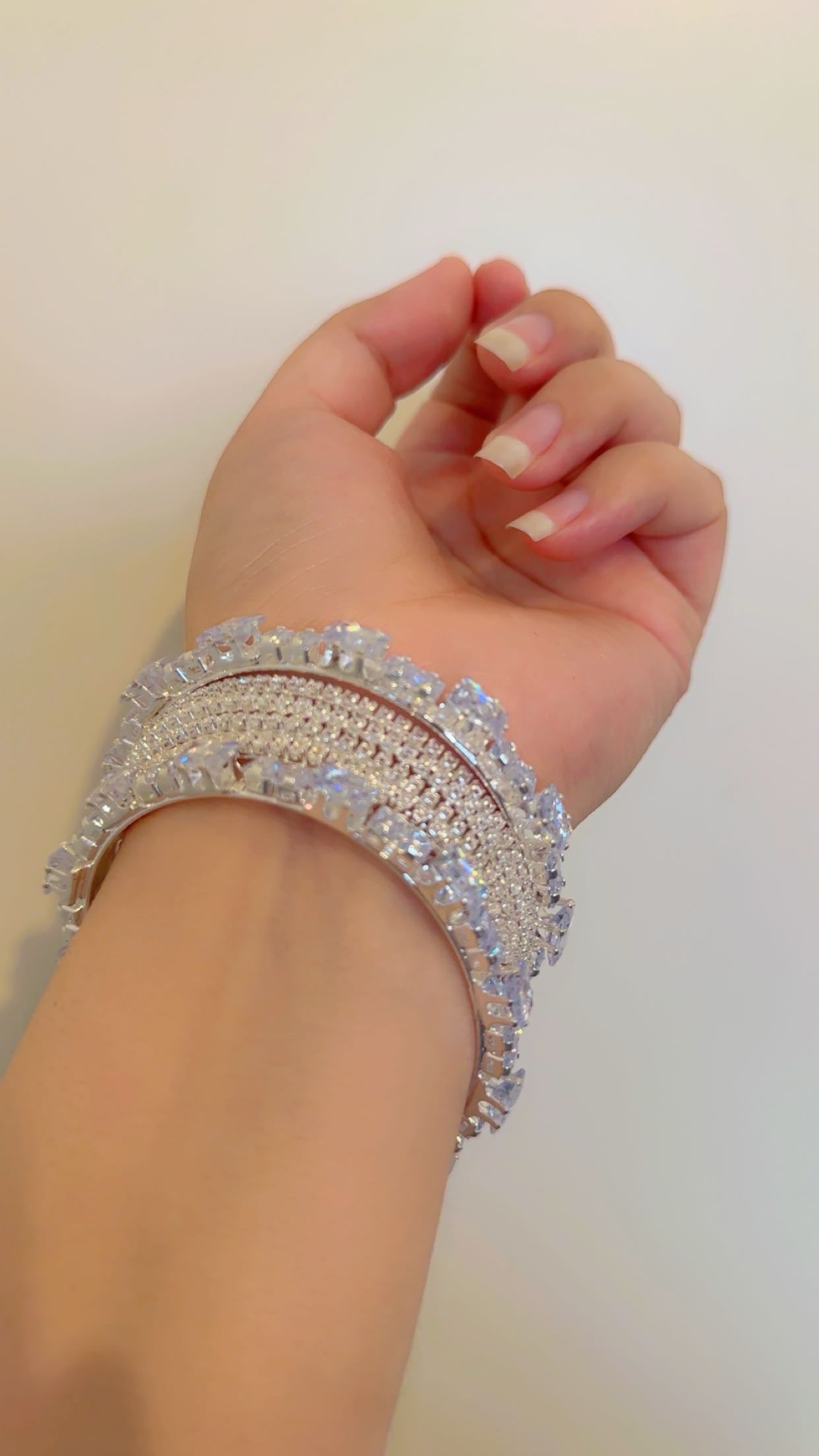 Metal silver bangle of 6
