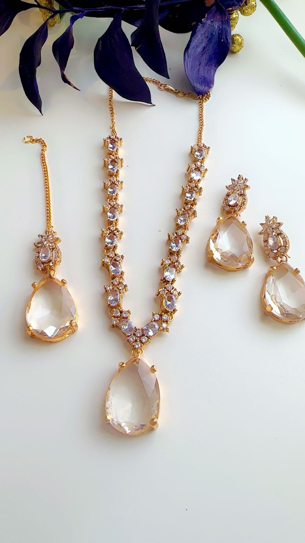 Doublet necklace clear in gold polish