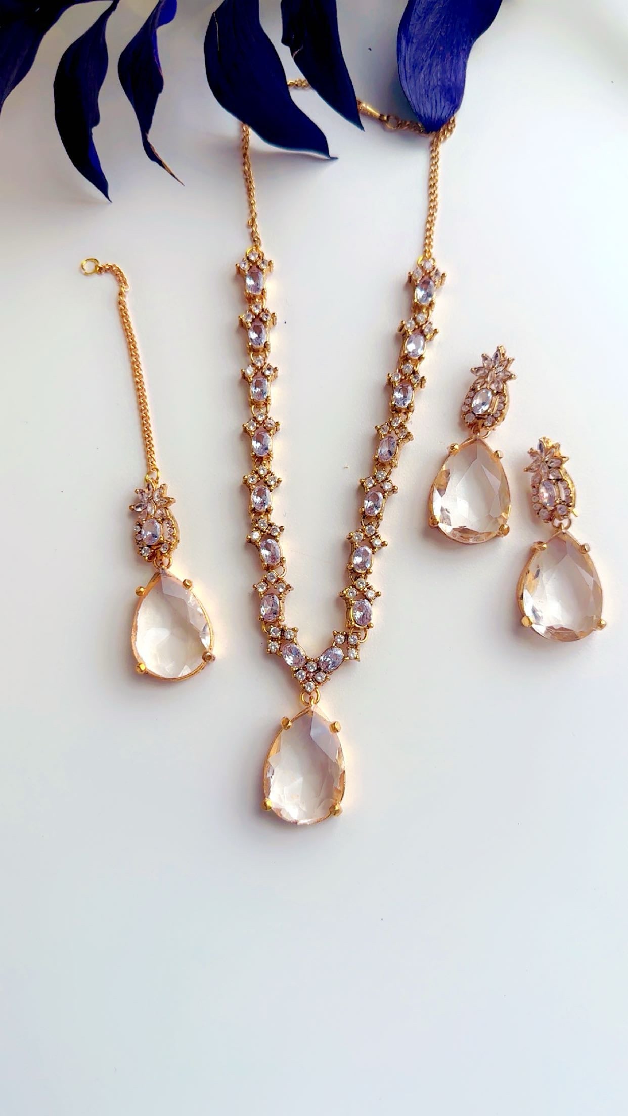 Doublet necklace clear in gold polish