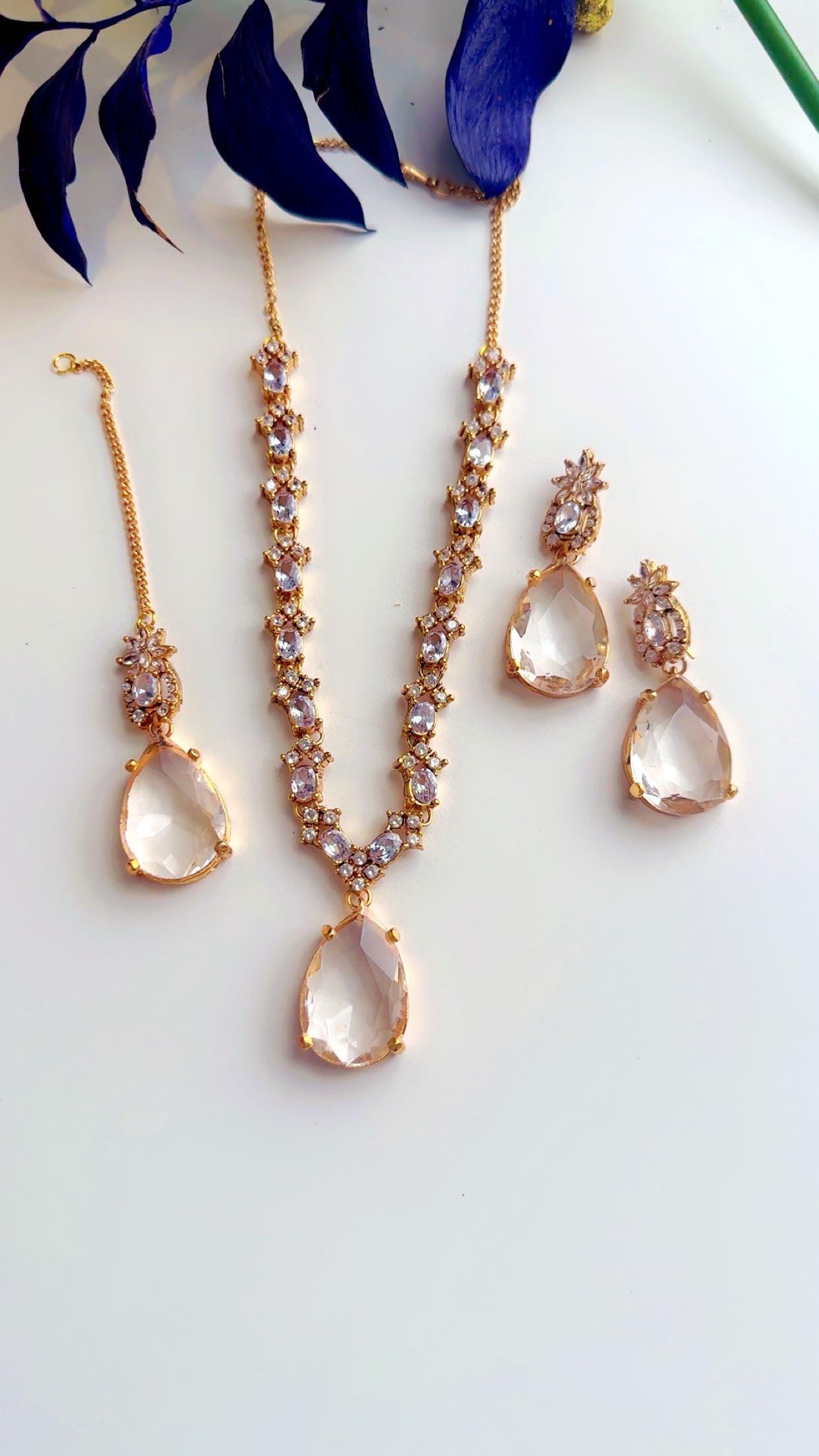 Doublet necklace clear in gold polish