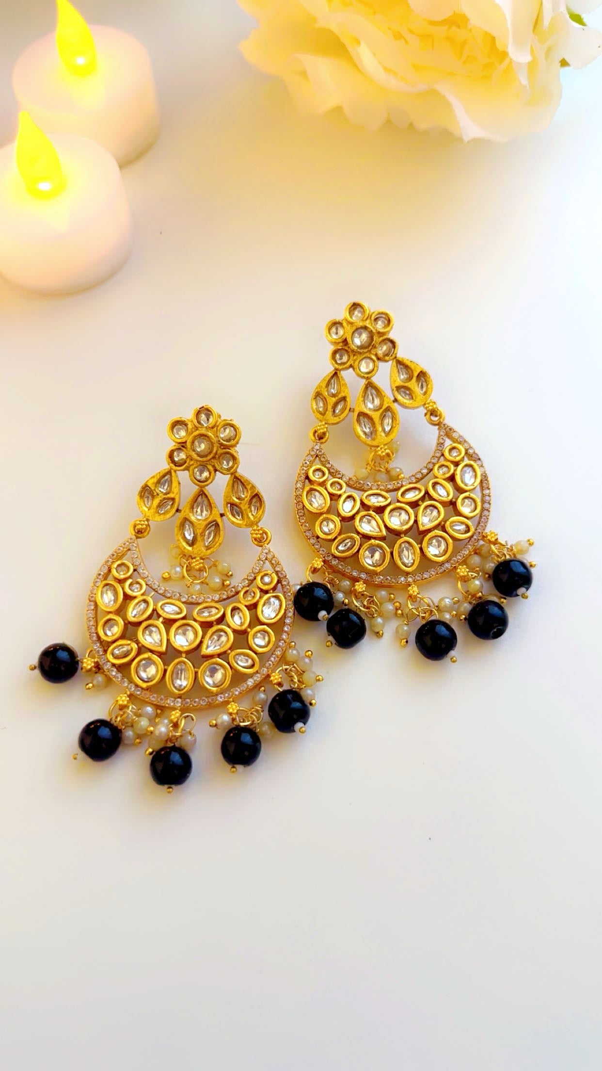 Black beads earrings
