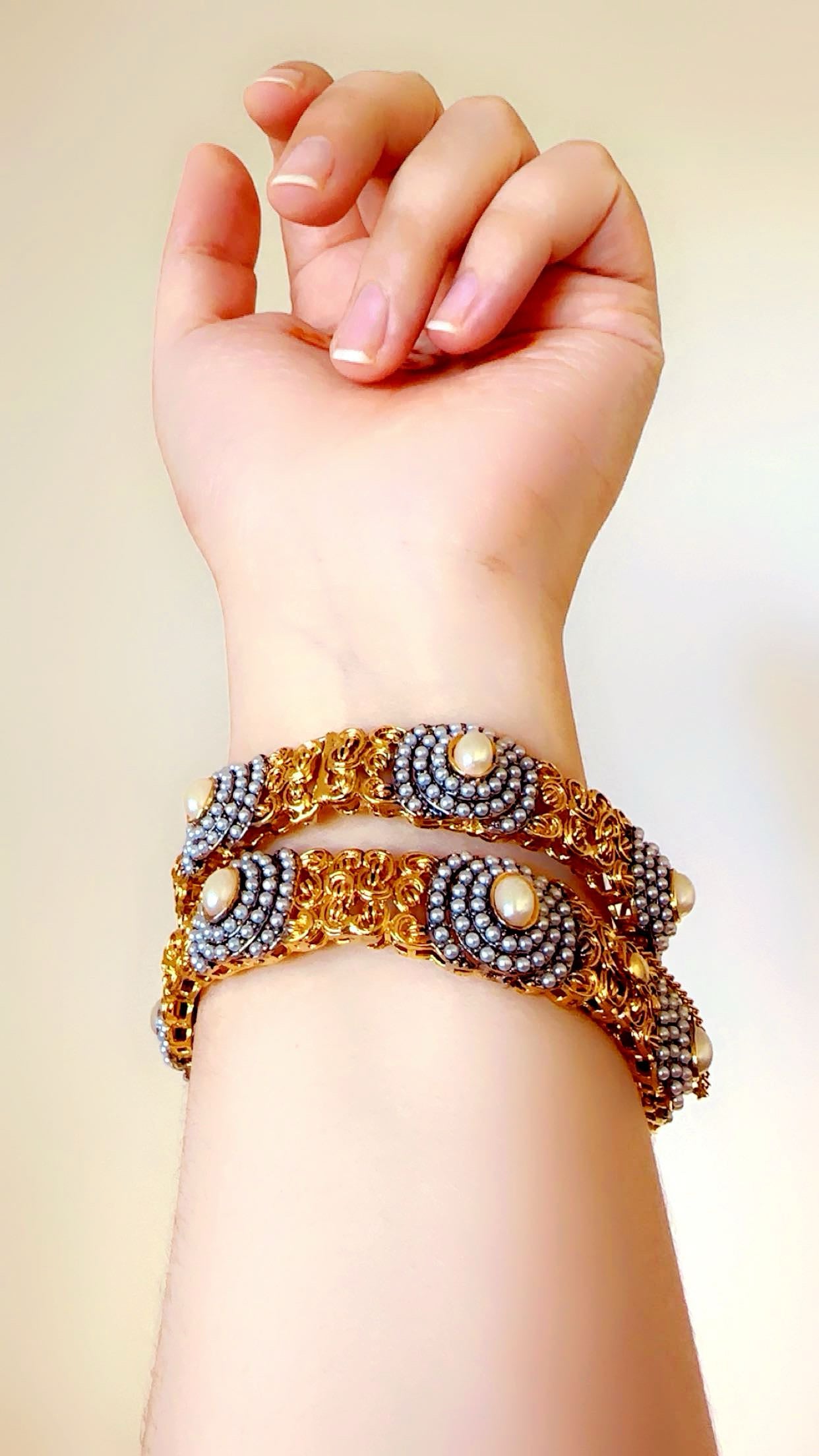 Openable white pearl kangan