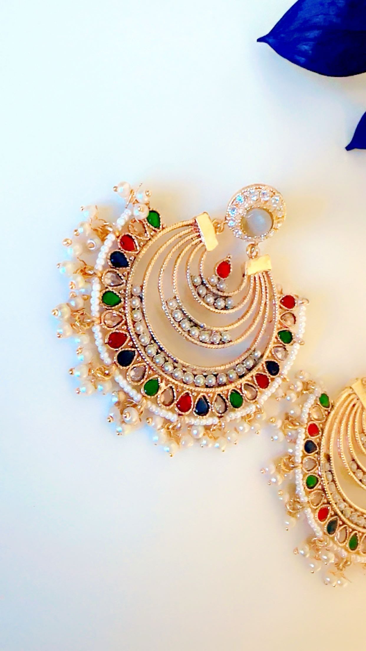 Clear white multi baali