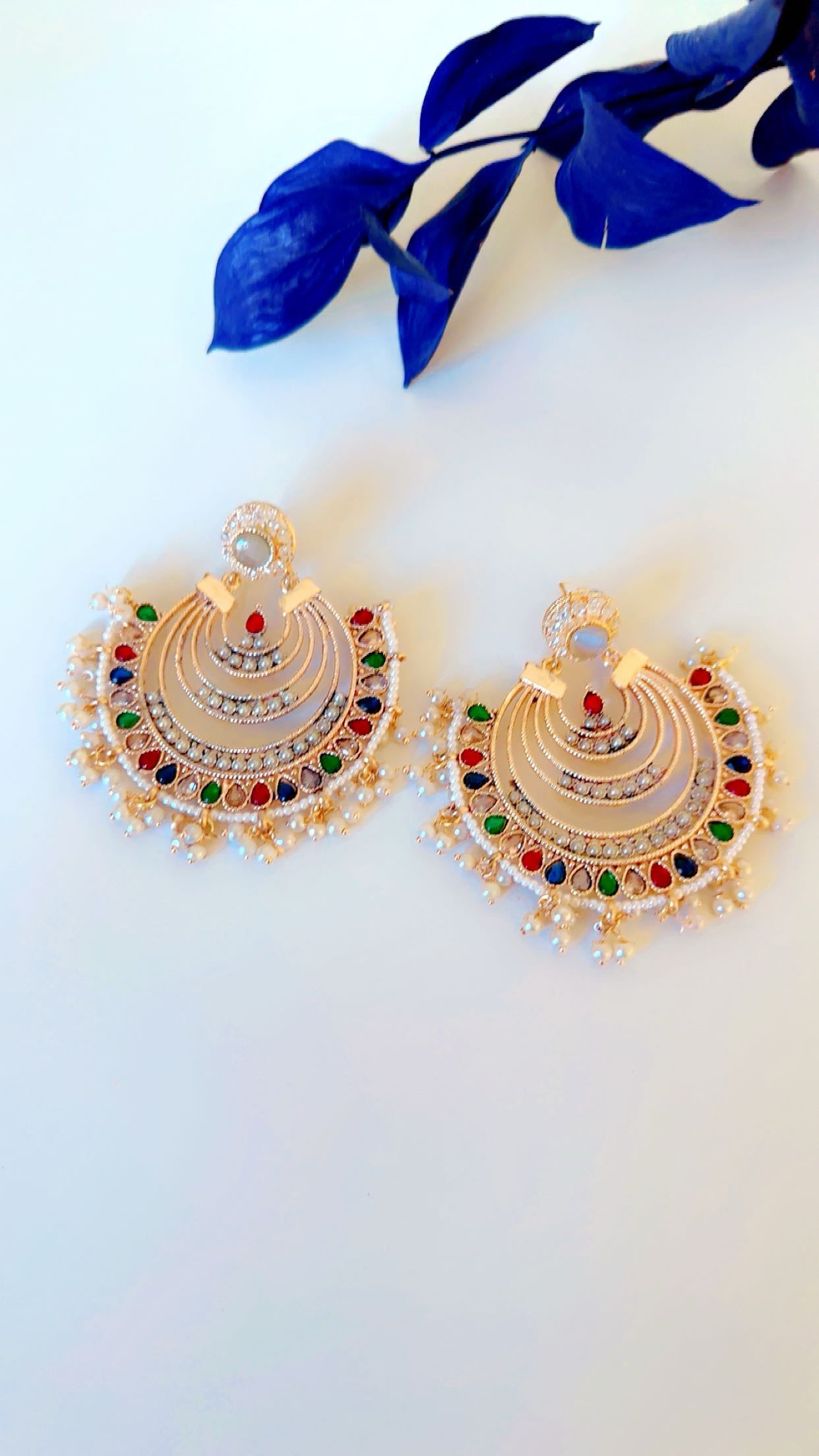 Clear white multi baali