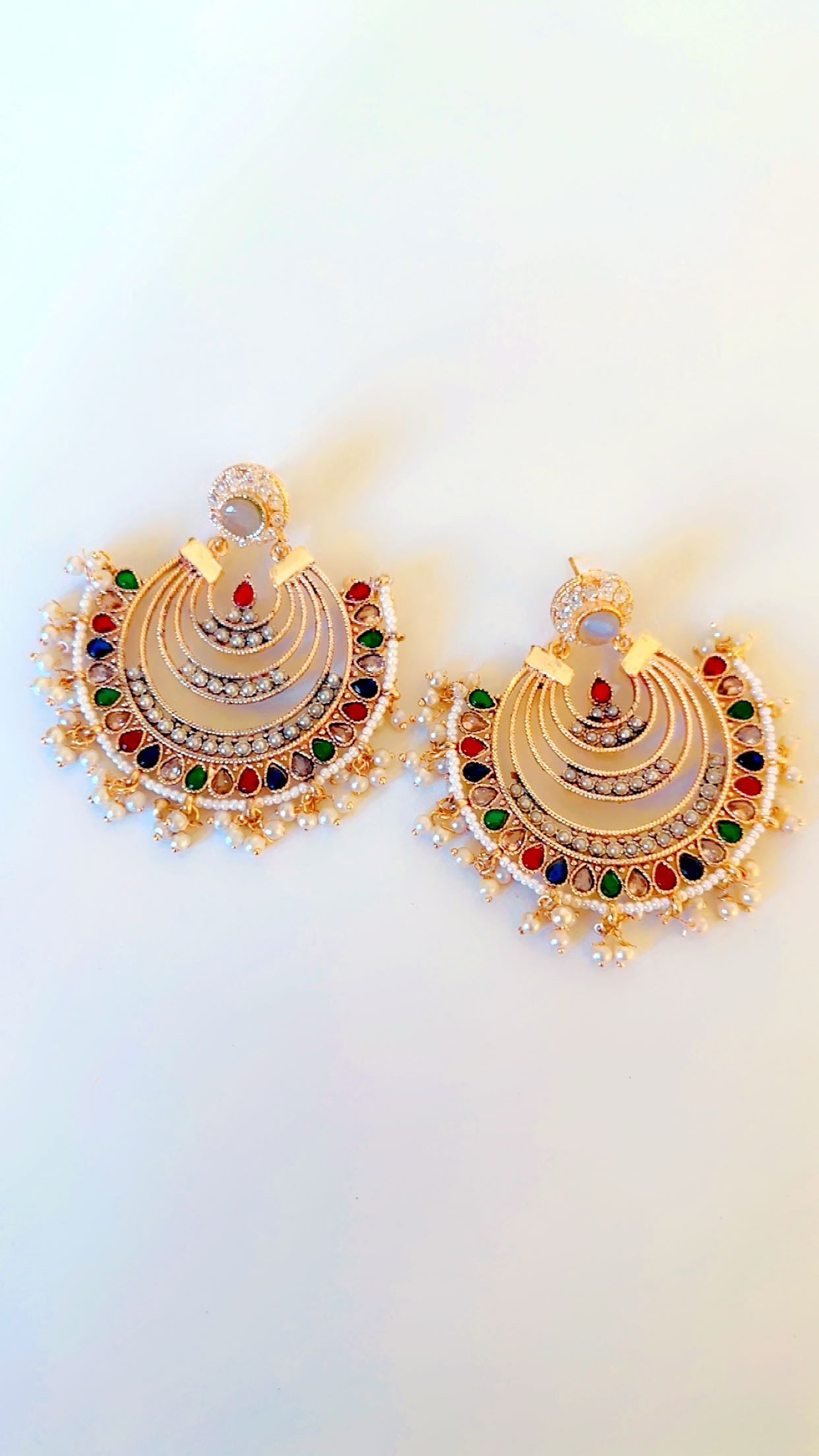 Clear white multi baali